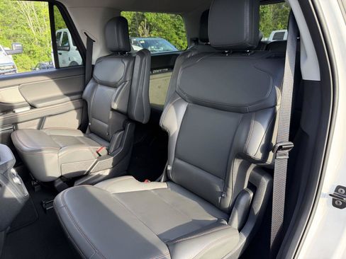 Used 2025 Ford Expedition Active AWD/4WD image 18