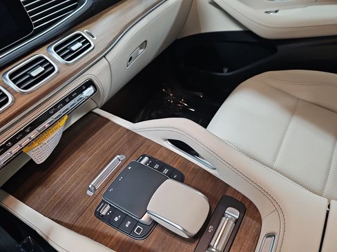 Certified 2026 Mercedes-Benz GLS 450 4MATIC image 28