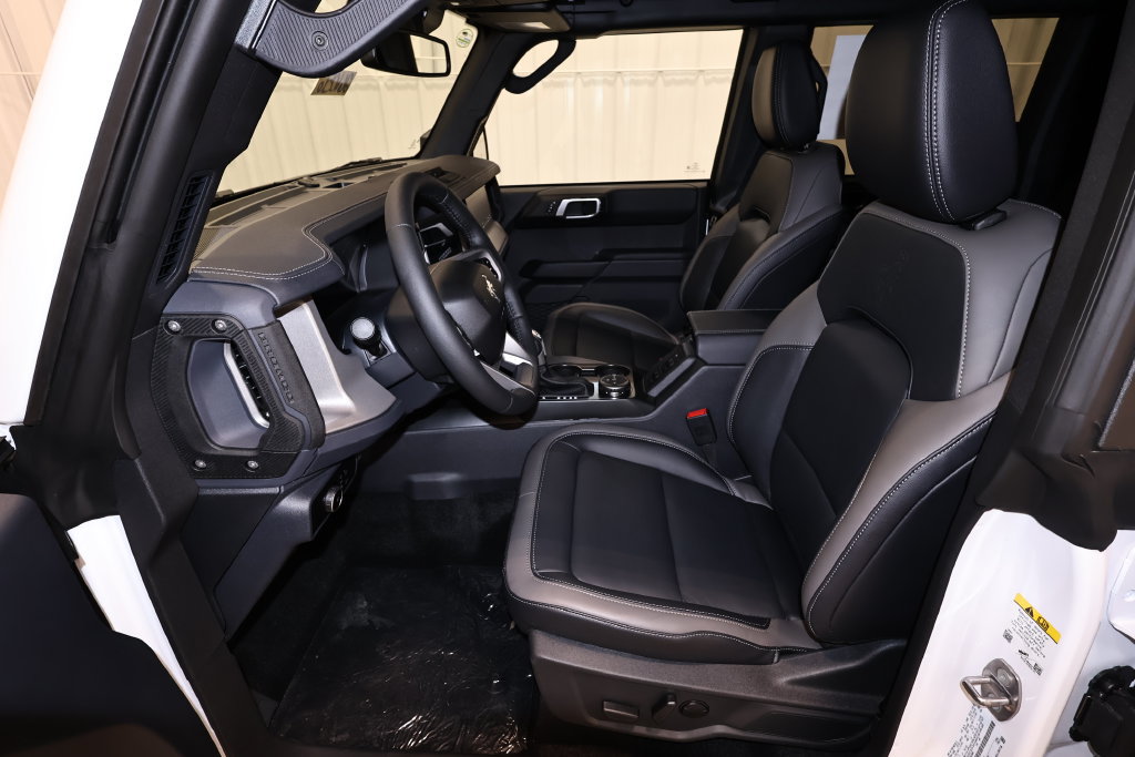 New 2026 Ford Bronco Outer Banks w/ Black Appearance Package AWD/4WD image 11