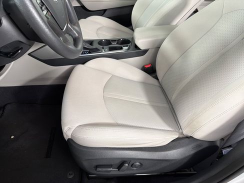 Used 2015 Hyundai Sonata SE w/ Option Group 09 FWD image 9