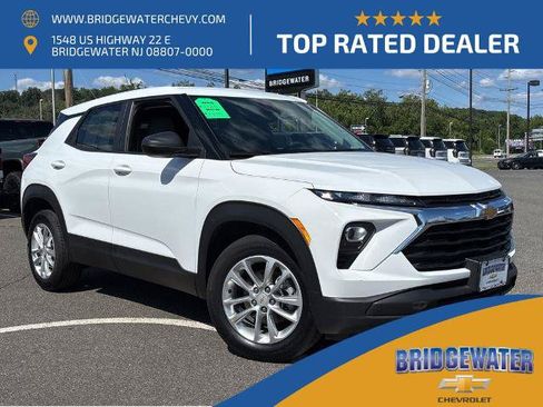 Used 2024 Chevrolet TrailBlazer LS FWD image 1