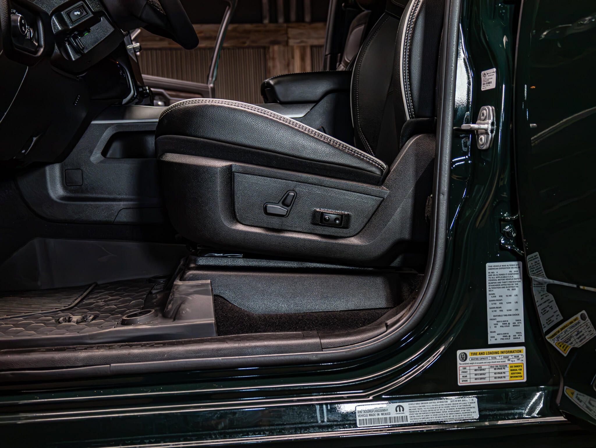 Used 2025 RAM 2500 Laramie AWD/4WD image 24