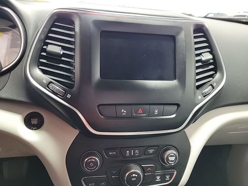 Used 2021 Jeep Cherokee Latitude Plus image 10