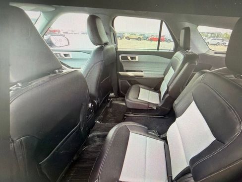 Used 2023 Ford Explorer XLT w/ Equipment Group 202A RWD image 7