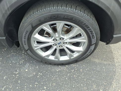 Used 2020 Ford Explorer XLT w/ Equipment Group 202A image 7