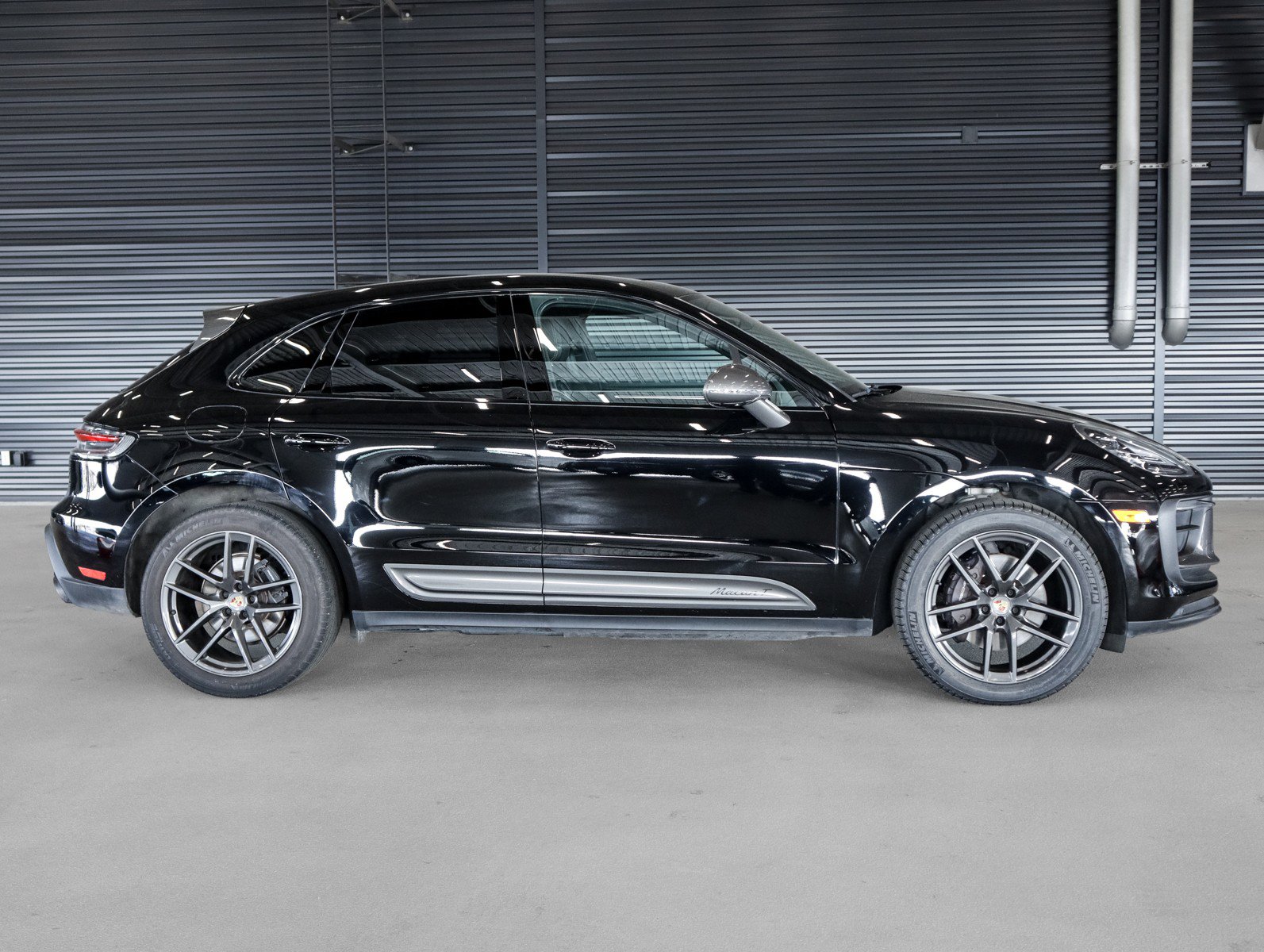 Used 2023 Porsche Macan Turbo AWD/4WD image 11