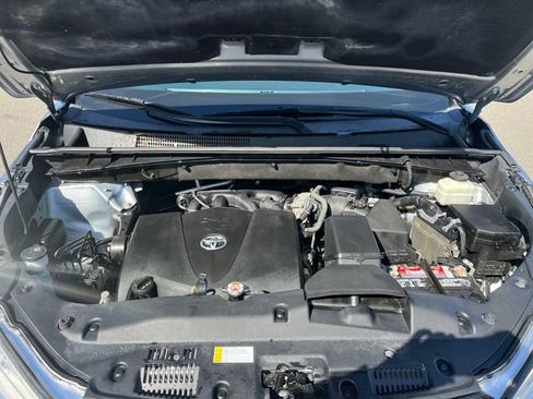 Used 2019 Toyota Highlander XLE AWD/4WD image 32