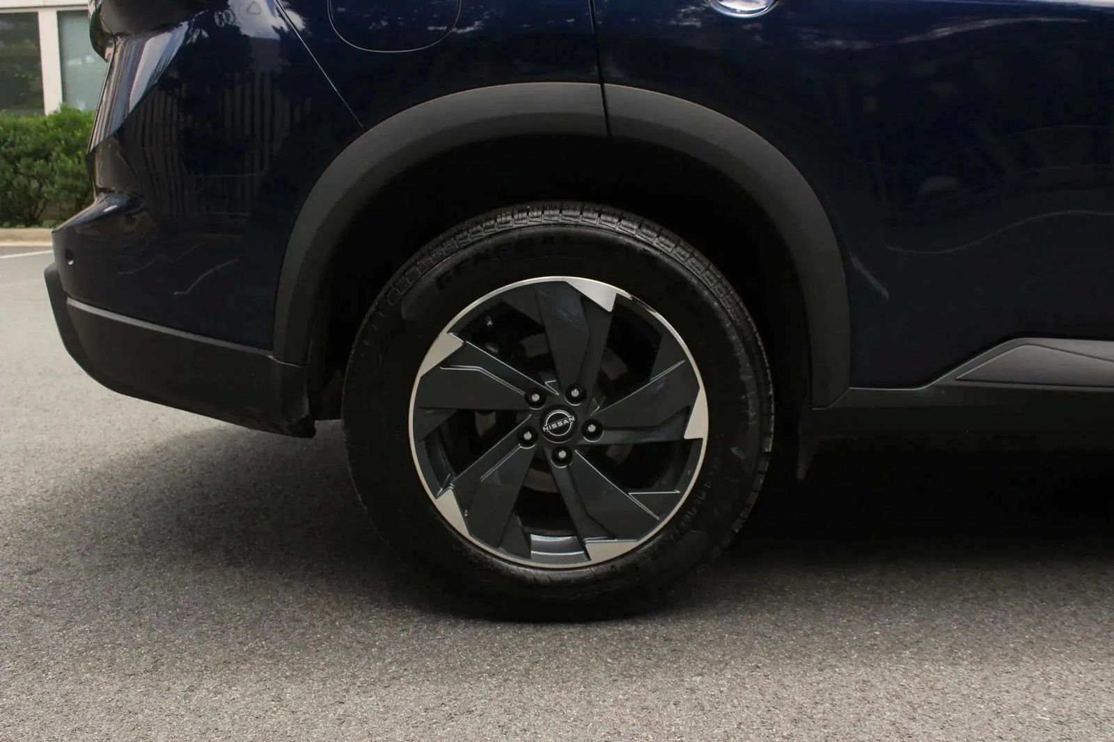 Used 2024 Nissan Rogue SV w/ SV Premium Package AWD/4WD image 10
