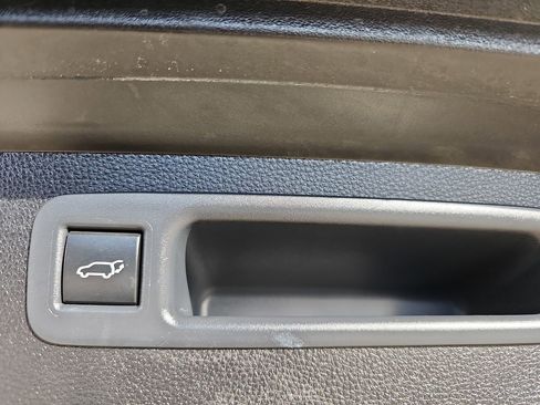 Used 2021 Toyota Highlander Limited image 18