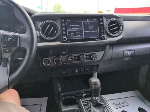 Used 2020 Toyota Tacoma TRD Off-Road image 17