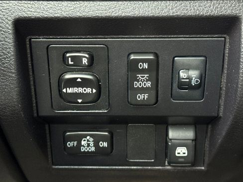 Used 2016 Toyota Tundra SR5 image 27