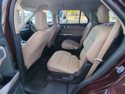 Used 2022 Ford Explorer XLT w/ Equipment Group 202A image 15