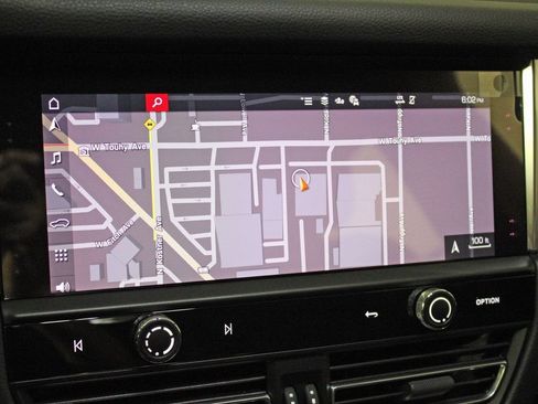 Certified 2026 Porsche Macan AWD/4WD image 26