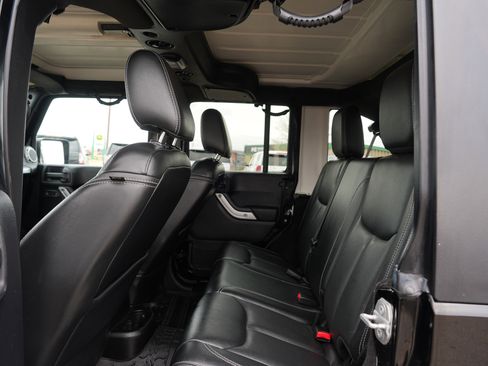 Used 2015 Jeep Wrangler Unlimited Rubicon image 18