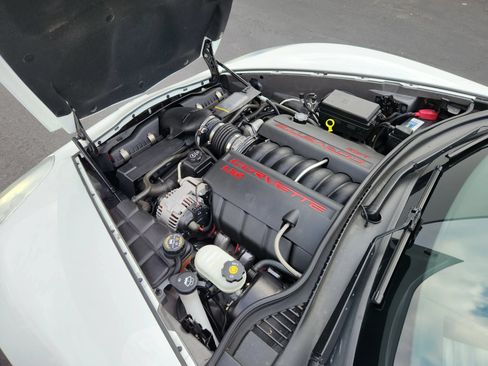 Used 2005 Chevrolet Corvette Coupe w/ Preferred Equipment Group RWD image 20