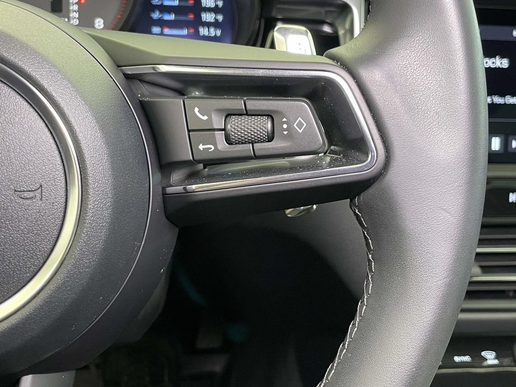 Certified 2026 Porsche Macan AWD/4WD image 41