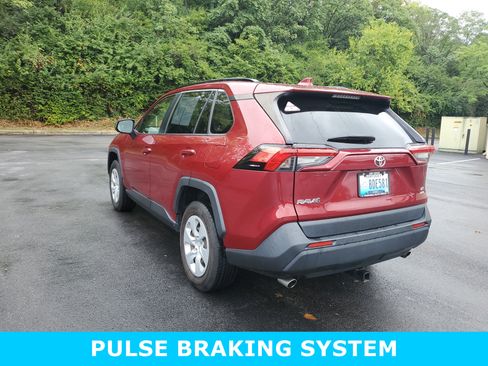 Used 2021 Toyota RAV4 LE image 7