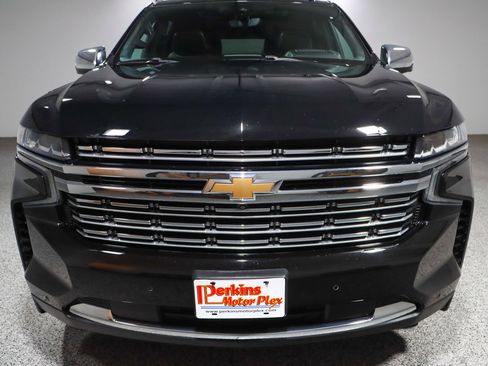 Used 2021 Chevrolet Suburban Premier w/ Premium Package image 4