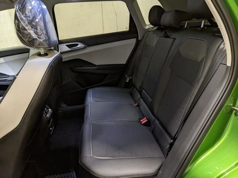 New 2025 Volkswagen Taos SE image 23