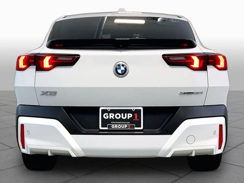 Used 2025 BMW X2 xDrive28i AWD/4WD image 4