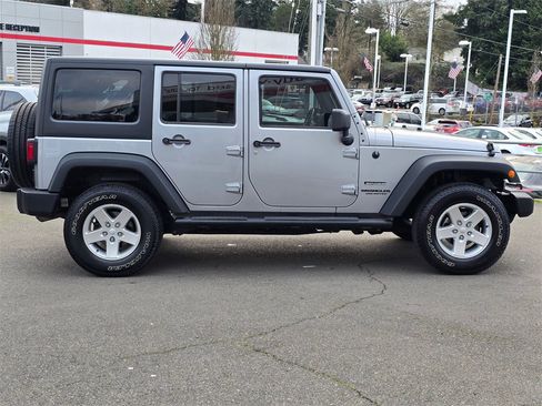 Used 2013 Jeep Wrangler Unlimited Sport image 8