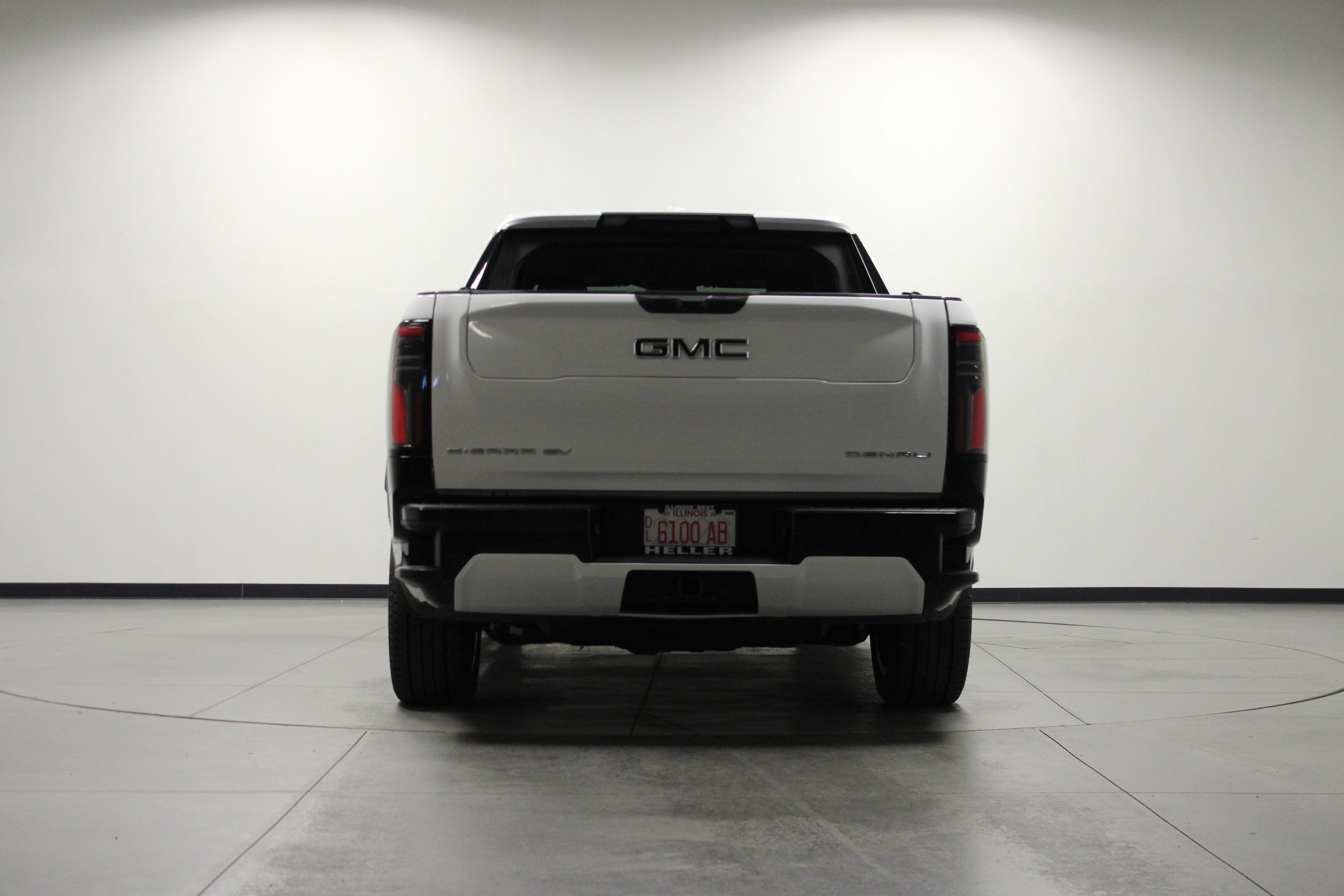 Used 2025 GMC Sierra EV Denali AWD/4WD image 5