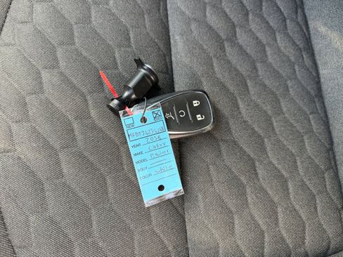 Used 2018 Chevrolet Equinox LT FWD image 33