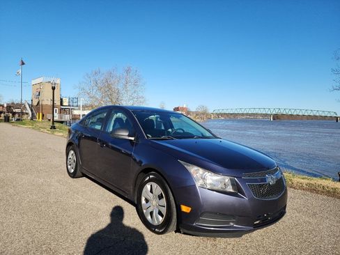 Used 2014 Chevrolet Cruze LS image 7