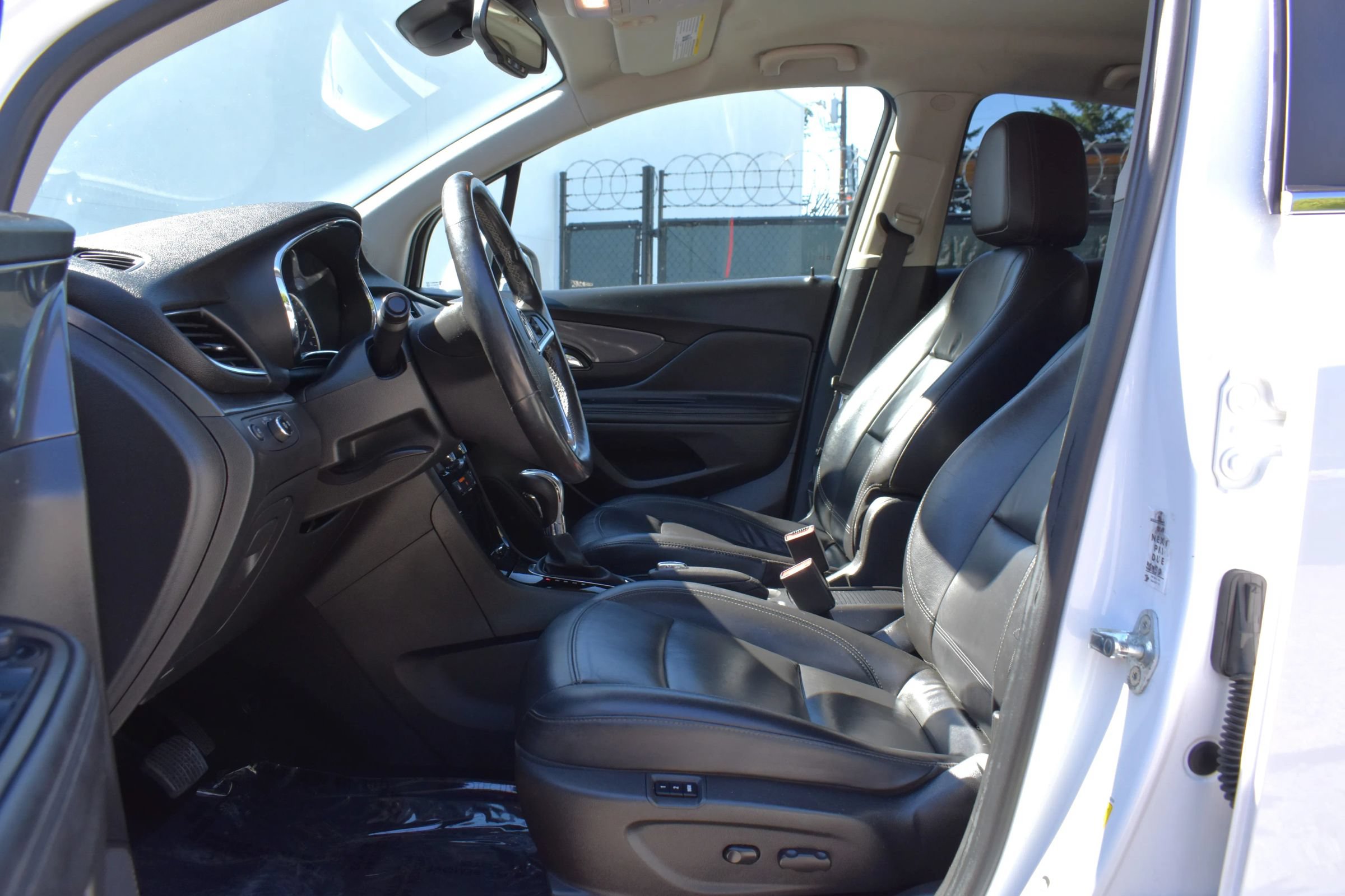 Used 2020 Buick Encore Essence FWD image 42