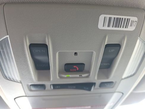 Used 2024 Toyota Highlander XLE image 25