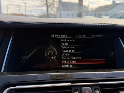Used 2013 BMW 750i xDrive AWD/4WD image 32