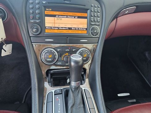 Used 2011 Mercedes-Benz SL 550 w/ Premium I Pkg image 30