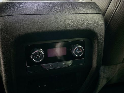 Used 2025 Chevrolet Traverse LT image 33