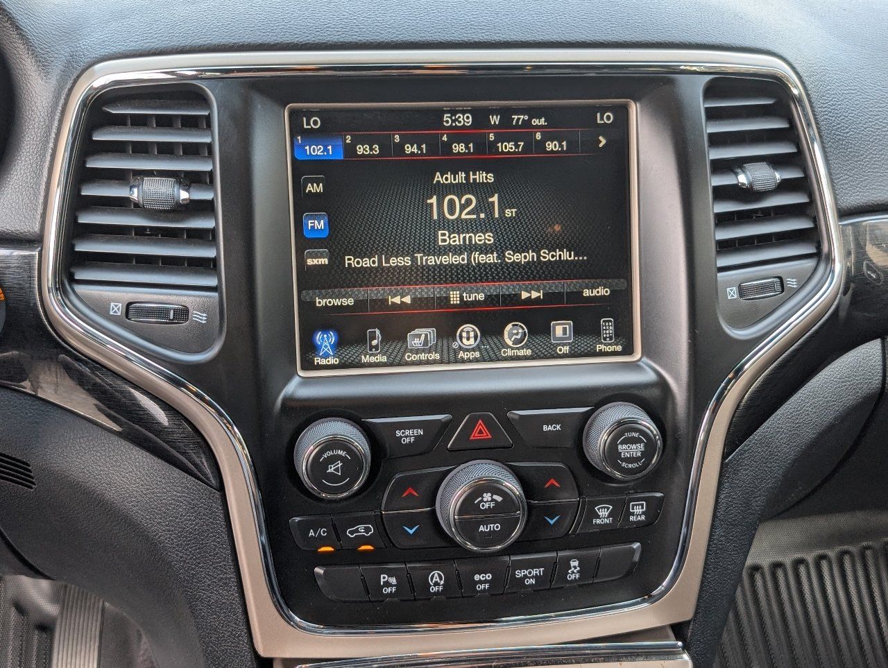 Used 2016 Jeep Grand Cherokee Laredo 75th Anniversary AWD/4WD image 17
