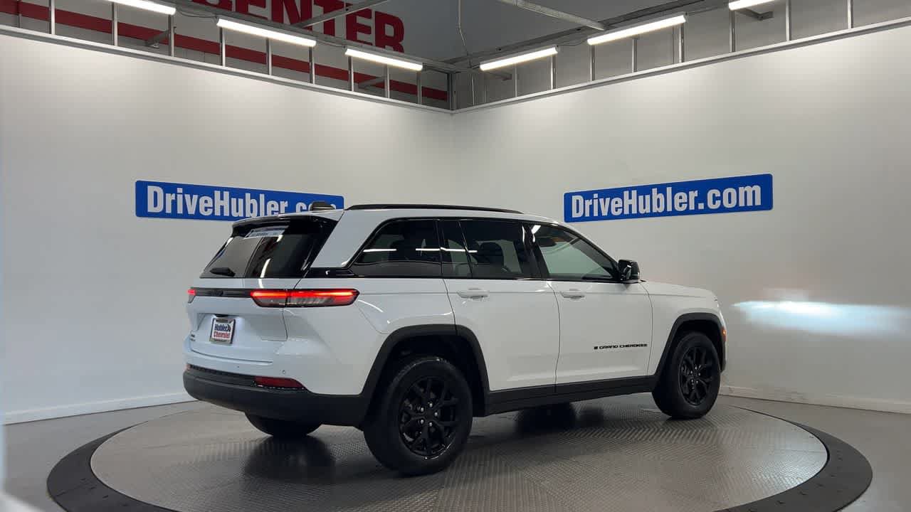 Used 2024 Jeep Grand Cherokee Altitude AWD/4WD image 2