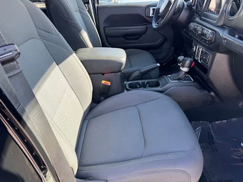 Used 2022 Jeep Wrangler Unlimited Sport image 6