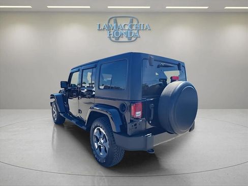 Used 2018 Jeep Wrangler Unlimited Sahara AWD/4WD image 3