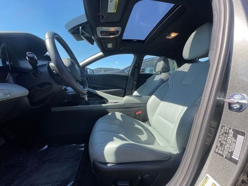 Used 2025 Hyundai Elantra Limited image 29