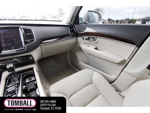 Used 2016 Volvo XC90 T6 Momentum w/ Momentum Plus Package image 11