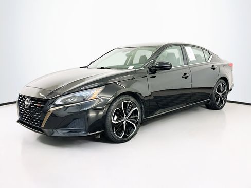 Used 2024 Nissan Altima 2.5 SR image 3