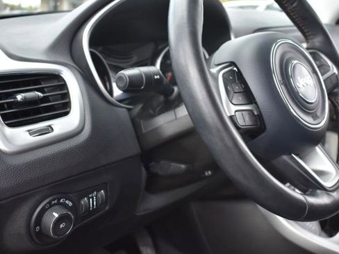 Used 2018 Jeep Compass Latitude w/ Popular Equipment Group AWD/4WD image 31