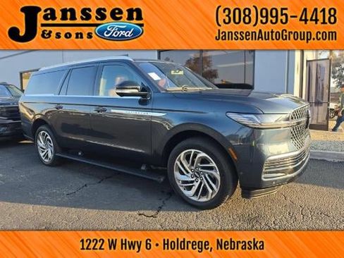 Used 2025 Lincoln Navigator L Reserve AWD/4WD image 3