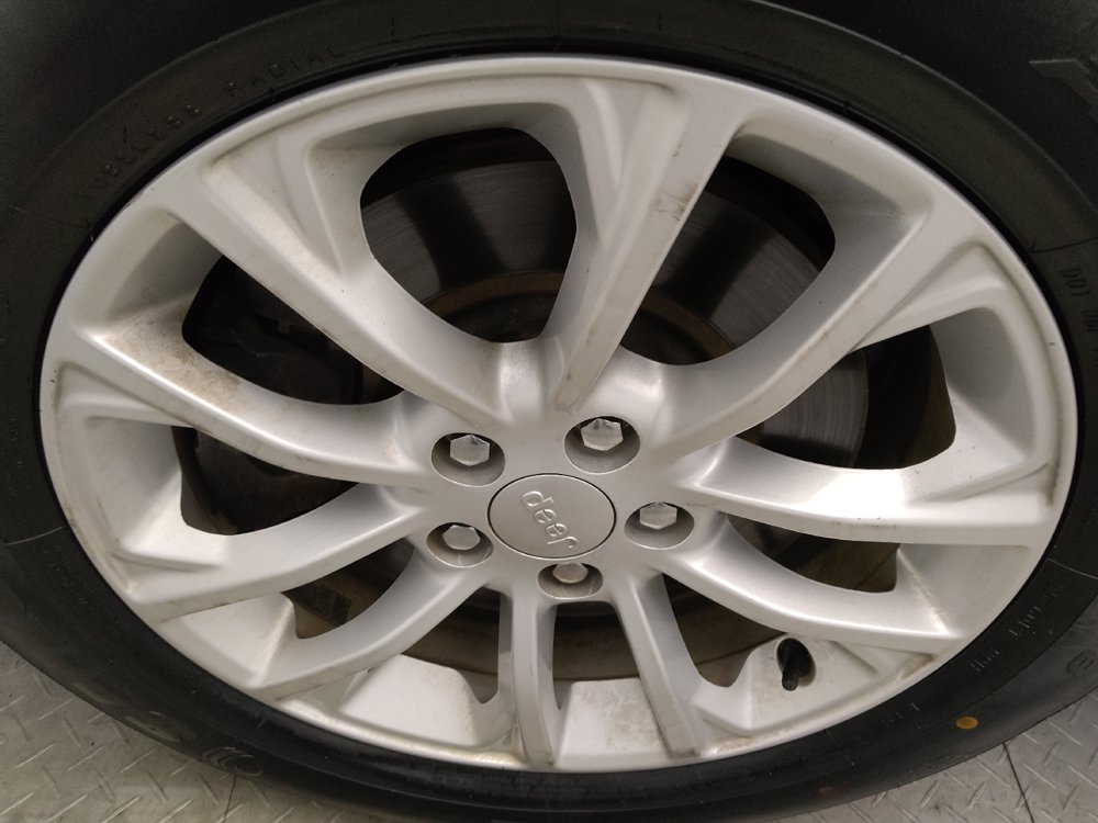 Used 2019 Jeep Cherokee Latitude w/ Popular Appearance Group FWD image 31