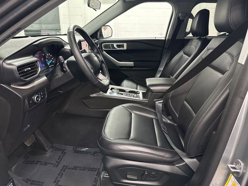 Used 2024 Ford Explorer XLT w/ Equipment Group 202A image 21
