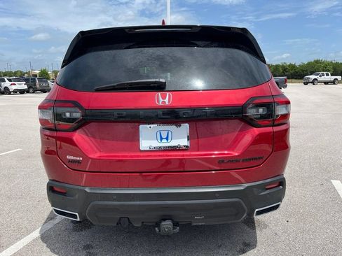 Used 2025 Honda Pilot Black Edition image 5