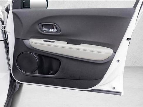 Used 2021 Honda HR-V LX image 29