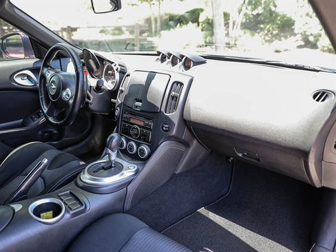 Used 2010 Nissan 370Z Coupe RWD image 17