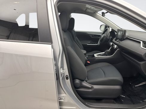 Used 2019 Toyota RAV4 LE AWD/4WD image 16