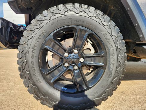 Used 2020 Jeep Wrangler Unlimited Sahara AWD/4WD image 11