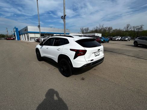 New 2026 Chevrolet Trax ACTIV w/ Sunroof Package FWD image 4